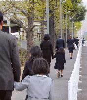 Ikeda school welcomes new students, holds entrance ceremony